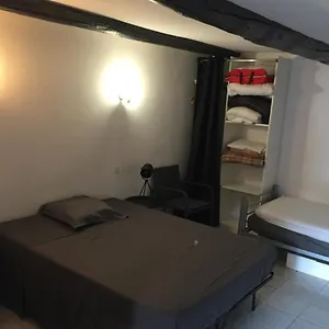 https://appartement-sur-cour-rez-de-chaussee.fr-provencehotel.com